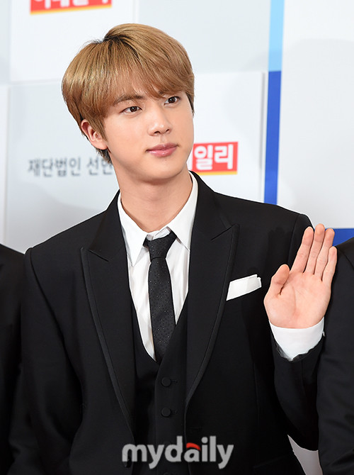 방탄소년단 진, 화려한 다채로운 활동 속에서 긍정적인 에너지 전달하기