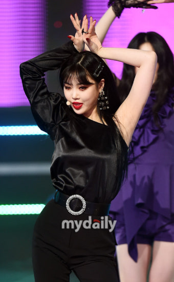 [MD화보] '이 정도면 분장아냐?'…여자아이들 수진, 충격적인 무대화장
