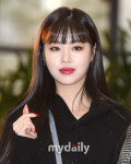 [MD포토] (여자)아이들 수진 아침부터 강렬한 레드립
