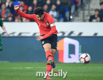 [MD포토] 손흥민 '기회 포착!'