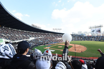 [MD포토] 매진 기록한 2019 프로야구 두산-한화 개막전