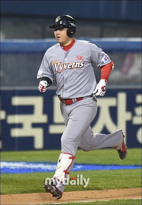 KIA 최지민, NC 최정원 헤드샷 사건으로 KBO리그 경기 치열한 접전 속 승리 함 - 최정원 상태 확인 중