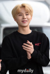 [MD포토] NCT 127 정우 월드투어를 자축하는 박수