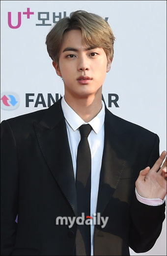 [MD포토] 방탄소년단 진, '잘생김에 시선고정'