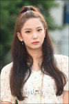 [MD화보] 굴곡이 제대로네…CLC 권은빈, 완벽한 콜라병 몸매