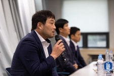 김대환 코치, "이광연, 고등학교때 처음 골키퍼 배웠더라"