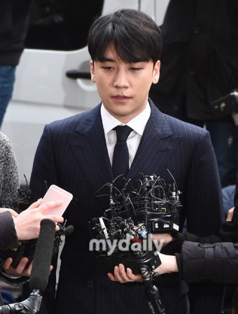 승리, 성매매·횡령 등 7개 혐의로 검찰 송치…버닝썬 게이트 마무리