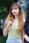 [MD포토] (여자)아이들 수진 섹시한 엄지척