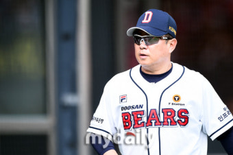 [MD포토] 두산 김태형 감독 '오늘도 승리하자'