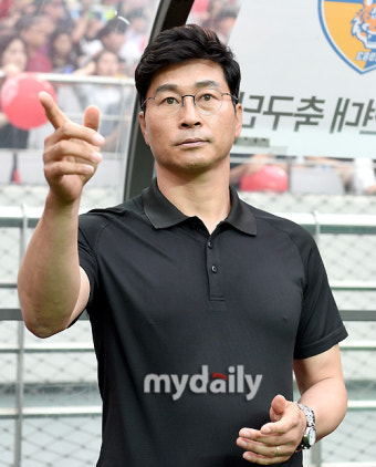 [MD포토] 작전 지시하는 김도훈 감독