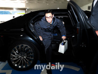 [MD포토] 용산공예관으로 마지막 출근하는 빅뱅 탑(최승현)