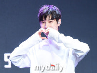 [MD포토] 리미트리스 레이찬 '수줍은 하트'