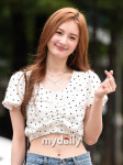 [MD포토] 라나 러시아 요정의 손가락 하트