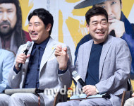 [MD포토] 손현주-조진웅 솔약국들 아들들로 만난 인연