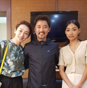 '음주운전 후 복귀' 안재욱, 연극 '미저리' 응원 온 동료들과 회식 인증샷