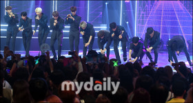 [MD포토] 엑스원, 팬들에 큰절을