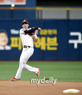 [MD포토] 김혜성 '안타성 타구를 아웃시키는 호수비'