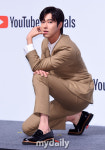[MD포토] 유노윤호 추억의 연습생 포즈