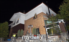 [MD포토] 현장 통제되는 故설리 자택