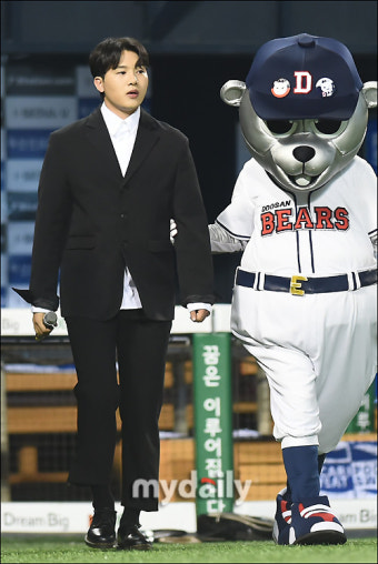 [MD포토] 멜로망스 김민석, '긴장되는 발걸음'