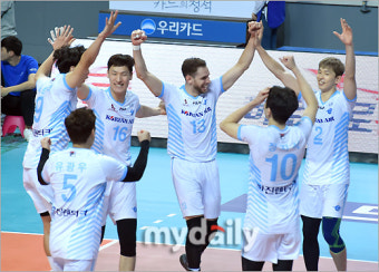 [MD포토] 대한항공 '우리카드 3세트 만에 승리'