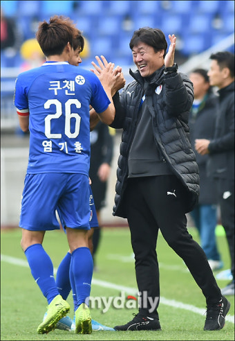 [MD포토] 이임생 감독, '염기훈 보면 웃음이 나와'