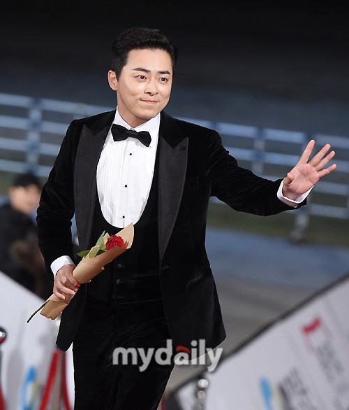 조정석, 감동의 인터뷰로 행복의 나라에서 이선균과의 소중한 순간 언급