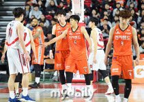 [MD포토] 전자랜드 현대모비스 상대로 70-57 승리
