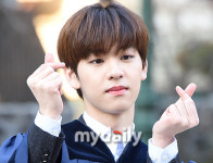 W프로젝트 김동윤, 고등학교 졸업 친구들 응원이 쑥스러워~  [MD동영상]