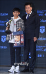 [MD포토] 김지호, 싱글벙글 수상자