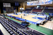 [MD포토] 무관중 경기로 진행되는 여자프로농구