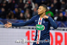 '음바페 해트트릭' PSG, 리옹 꺾고 6년 연속 쿠프 드 프랑스 결승행