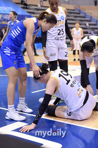 [MD포토] 박지현 '박지수 괜찮아?'