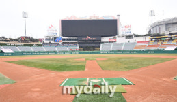 [MD포토] SK 협력업체 직원 코로나19 감염으로 훈련 중단