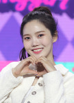 [MD화보] 표정은 단 하나…오마이걸 효정, 콘셉트 상관없이 미소 유지