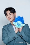 ‘트롤: 월드 투어’ SF9 로운, 영화 첫 더빙...씨네 21 커버 장식