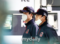 [MD포토] 롯데 허문회 감독 '진지한 눈빛'