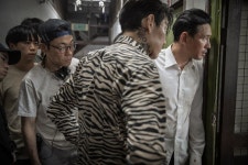 다만 악에서 구하소서 칸이 알아본 홍원찬 감독, 황정민x이정재와 컴백