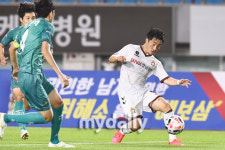 [MD포토] 경남 안성남 송곳 패스