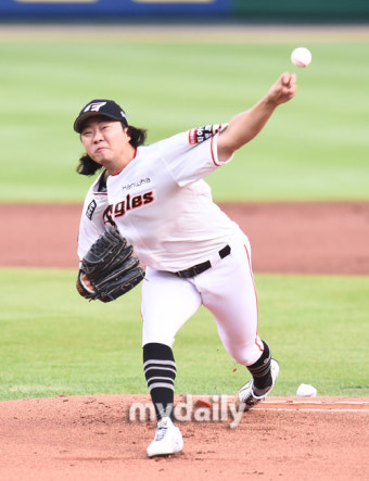 [MD포토] 한화 김범수 '힘차게 던진다'
