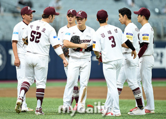 KIA, 6-3 승리로 히어로즈 제압, 올러의 퀄리티 스타트 빛나며 한국시리즈 희망에 물의주기