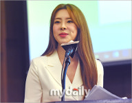 [MD포토] 이유빈 아나운서 '시선강탈 보조개 미소'