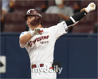 [MD포토] 김하성 '투런포 넘어간다'
