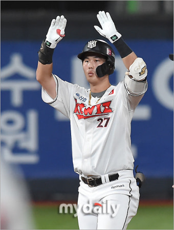 [MD포토] 배정대 '8회 1점차 추격하는 적시타'