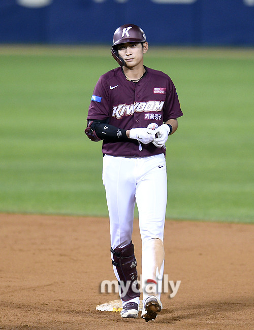 MLB 이정후, 멀티히트로 팀을 이끌다. 성장 기대감 UP!