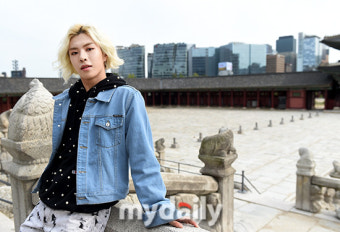 [MD포토] 뉴키드 휘 '경복궁 근정전에서 여유로운 포즈'