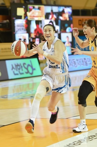 청주 리포트: 박혜진 빠진 개막전, 주인공은 김소니아·김정은