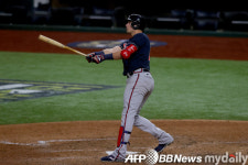 라일리 9회 결승 솔로포 ATL, 홈런 세 방으로 다저스에 NLCS 선승