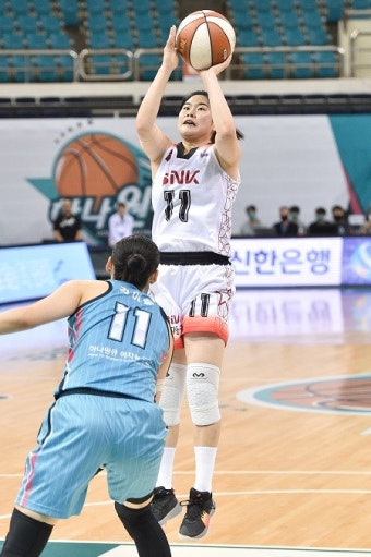 '이소희·진안 36점 합작' BNK, 하나원큐 제압[MD리뷰]