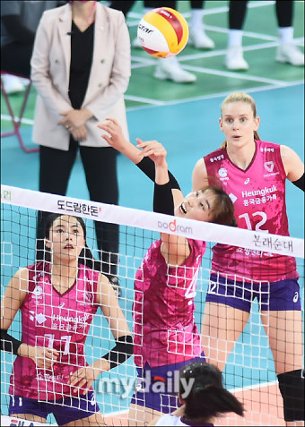 [MD포토] 이주아, '제발 넘어가라~'